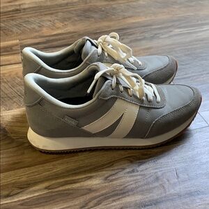 Kizik Gray and White Sneakers